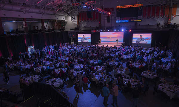 The guests watch the Dine and Bid program. 